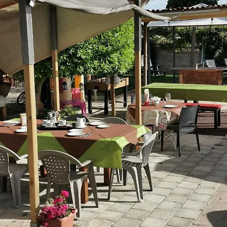 Rosa Nyaraló Modica