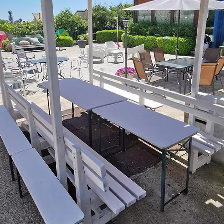 Rosa Nyaraló Modica