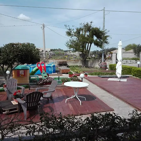 Rosa Nyaraló Modica