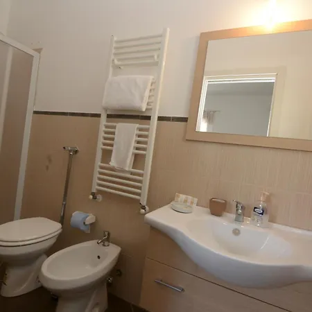 Rosa Nyaraló Modica