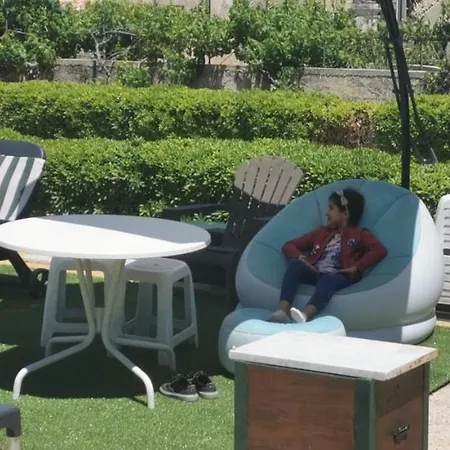 Rosa Nyaraló Modica